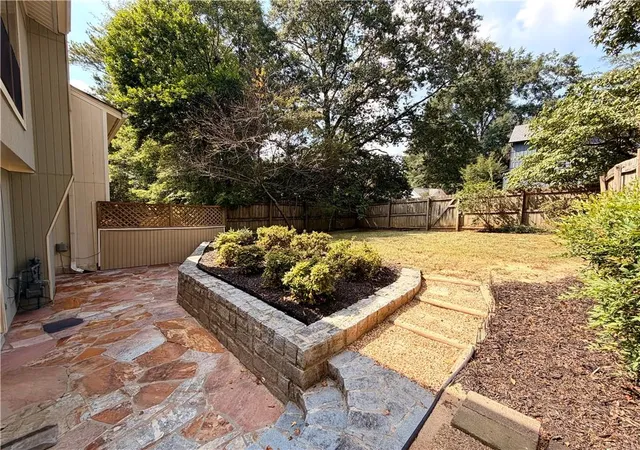 Photo 4 of Townhouse for sale at 2318 Colonial Dr Ne, Atlanta, GA 30319 | MLS# 7829134 | Listing updated on 2026-09-05