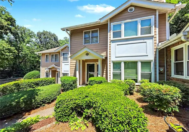 Photo 2 of Townhouse for sale at 184 Peachtree Holw Ct, Sandy Springs, GA 30328 | MLS# 7817346 | Listing updated on 2026-08-08