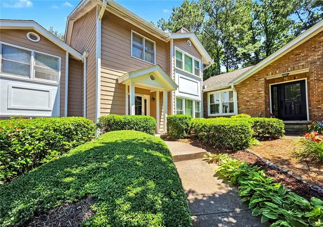 Photo 3 of Townhouse for sale at 184 Peachtree Holw Ct, Sandy Springs, GA 30328 | MLS# 7817346 | Listing updated on 2026-08-08