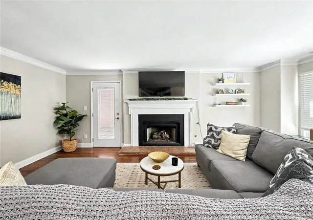 Photo 3 of Townhouse for sale at 184 Peachtree Holw Ct, Sandy Springs, GA 30328 | MLS# 7817346 | Listing updated on 2026-08-08