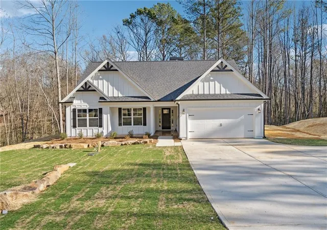 Photo 3 of Sale Pending at 7407 Highway 136 W, Talking Rock, GA 30175 | MLS# 7744697 | Listing updated on 2026-09-26