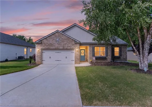 2nd image of 3291 Heatherwood Dr, Gainesville, GA 30507 | MLS# 7802194