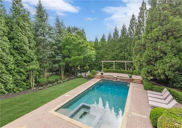 Photo 3 of Sale Pending at 2010 Caladium Way, Roswell, GA 30075 | MLS# 7823431 | Listing updated on 2026-09-08