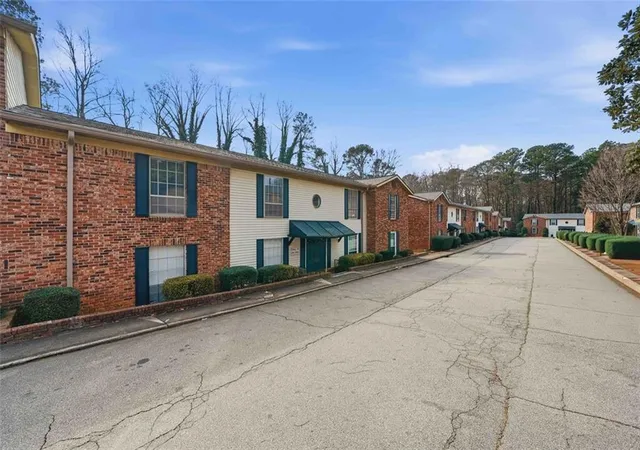 37th image of 5506 Kingsport Dr, Sandy Springs, GA 30342 | MLS# 7753433