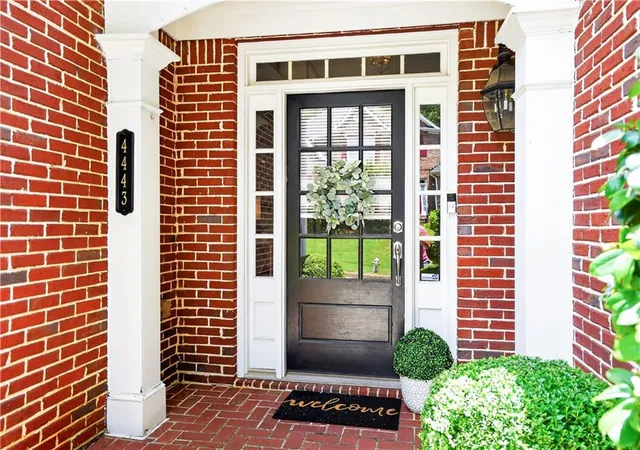 Photo 3 of Single family home for sale at 4443 Oakdale Vinings Landing, Smyrna, GA 30080 | MLS# 7814172 | Listing updated on 2026-08-31