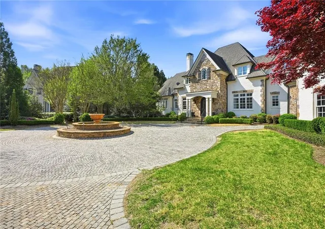 3rd image of 218 Londonberry Rd, Sandy Springs, GA 30327 | MLS# 7747271