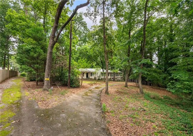 Photo 2 of Single family home for sale at 4715 Ridgeview Rd, Atlanta, GA 30338 | MLS# 7820443 | Listing updated on 2026-08-13
