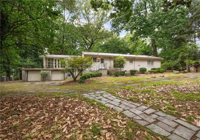 Photo 3 of Single family home for sale at 4715 Ridgeview Rd, Atlanta, GA 30338 | MLS# 7820443 | Listing updated on 2026-08-13