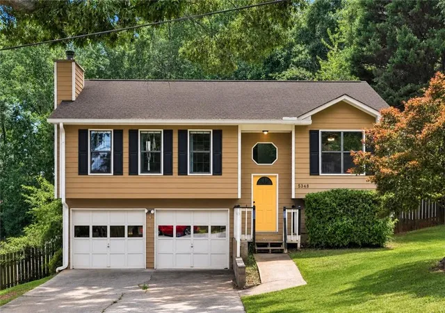 Photo 2 of Sale Pending at 5548 Elderberry Ln, Flowery Branch, GA 30542 | MLS# 7808987 | Listing updated on 2026-09-14