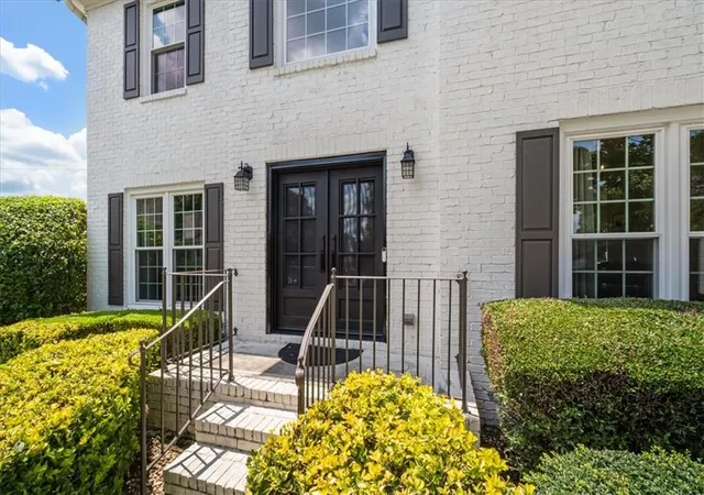 Photo 4 of Sale Pending at 255 Fieldstone Ct, Alpharetta, GA 30009 | MLS# 7798802 | Listing updated on 2026-09-04