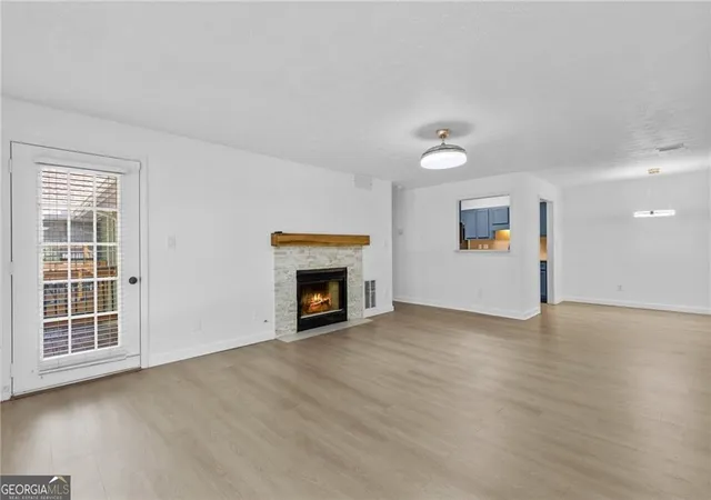 2nd image of 204 Berkeley Woods Dr, Duluth, GA 30096 | MLS# 7807051