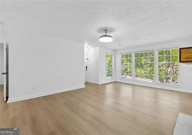 4th image of 204 Berkeley Woods Dr, Duluth, GA 30096 | MLS# 7807051