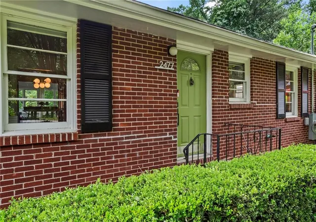 2nd image of 2477 Hunting Valley Dr, Decatur, GA 30033 | MLS# 7774082