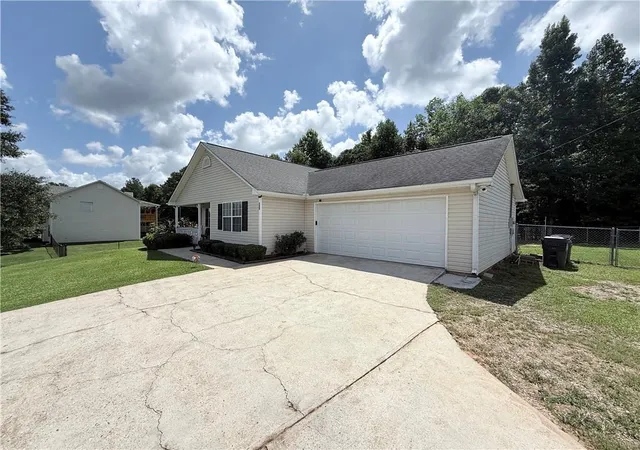 Photo 3 of Sale Pending at 120 Pleasant Hills Dr, Covington, GA 30016 | MLS# 7818418 | Listing updated on 2026-10-07