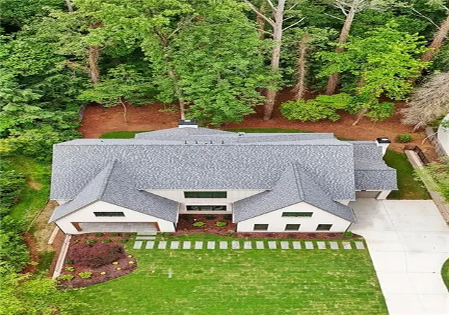 3rd image of 680 Edgewater Trl, Sandy Springs, GA 30328 | MLS# 7777358