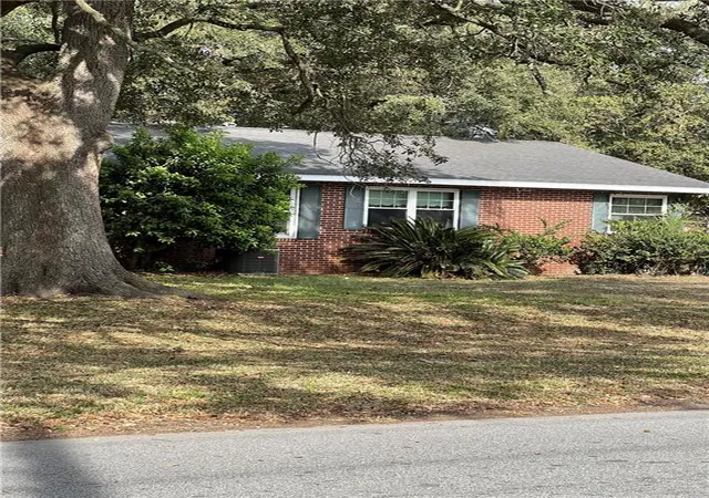 Photo 2 of Single family home for sale at 506 5th Avenue, Brunswick, GA 31520 | MLS# 7820880 | Listing updated on 2026-09-10