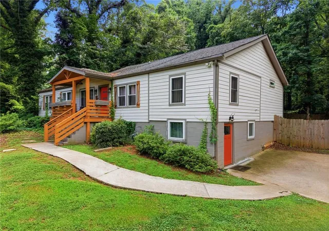 2nd image of 2710 Hedgewood Dr Nw, Atlanta, GA 30311 | MLS# 7787391