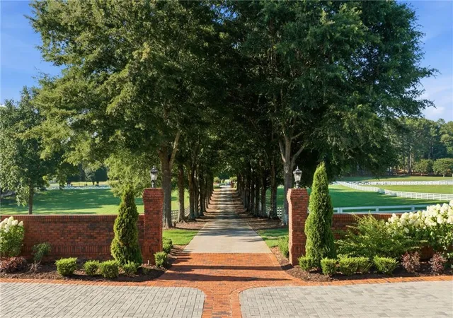 Photo 3 of Sale Pending at 555 Tullamore Way, Alpharetta, GA 30004 | MLS# 7798417 | Listing updated on 2026-08-19