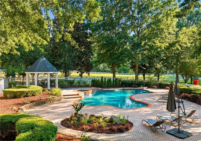Photo 4 of Sale Pending at 555 Tullamore Way, Alpharetta, GA 30004 | MLS# 7798417 | Listing updated on 2026-08-19