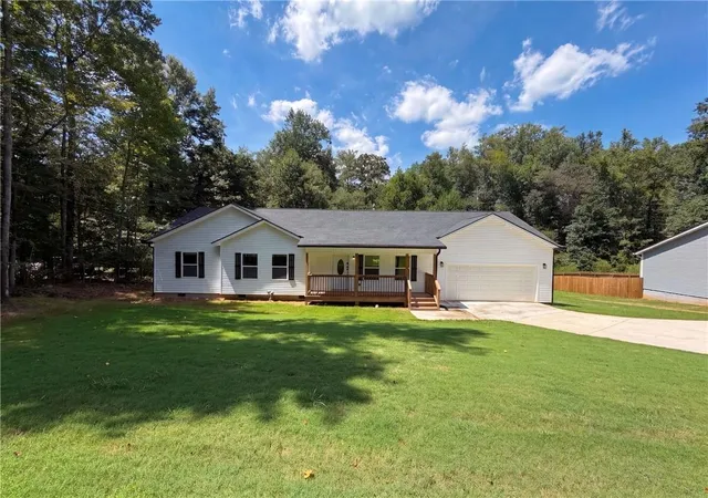 Photo 1 of Single family home for sale at 201 Deerfield Ln, Carrollton, GA 30116 | MLS# 7828765 | Listing updated on 2026-10-07