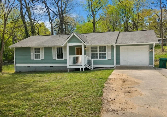 Photo 3 of Sale Pending at 1929 Wee Kirk Rd Se, Atlanta, GA 30316 | MLS# 7780321 | Listing updated on 2026-10-08