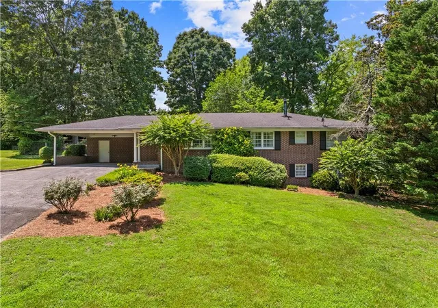 1st image of 204 Sherwood Dr, Calhoun, GA 30701 | MLS# 7788291