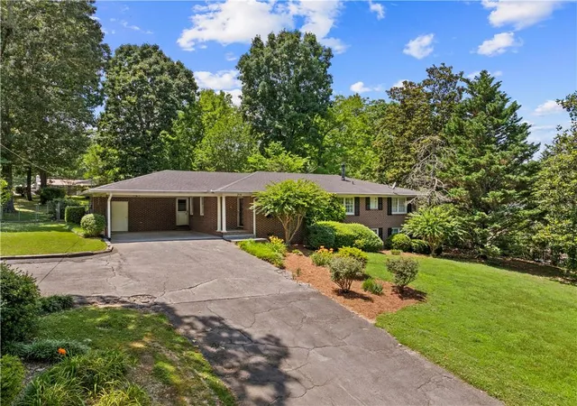 2nd image of 204 Sherwood Dr, Calhoun, GA 30701 | MLS# 7788291