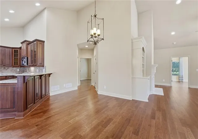 Listing Photo 4 - Condo for sale in building located at 4204 Lanier Ridge Walk, Cumming, GA 30041 - Unit #503