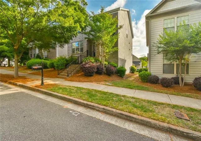 Homes for sale in Suwanee, GA | 28 Privet Cir, Suwanee, GA 30024 | MLS# 7782774