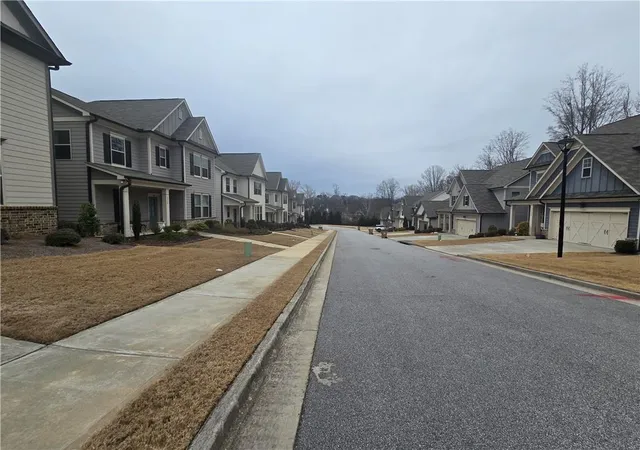 2nd image of 5521 Shallow Branch Dr, Flowery Branch, GA 30542 | MLS# 7721486