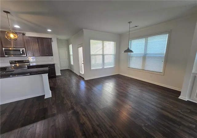 4th image of 5521 Shallow Branch Dr, Flowery Branch, GA 30542 | MLS# 7721486