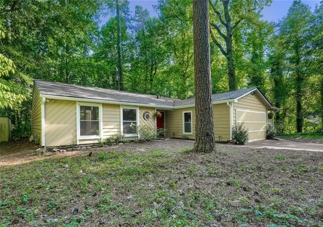 Photo 3 of Single family home for sale at 2035 N Landing Way, Marietta, GA 30066 | MLS# 7801646 | Listing updated on 2026-08-30