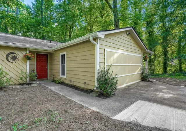 Photo 4 of Single family home for sale at 2035 N Landing Way, Marietta, GA 30066 | MLS# 7801646 | Listing updated on 2026-08-30