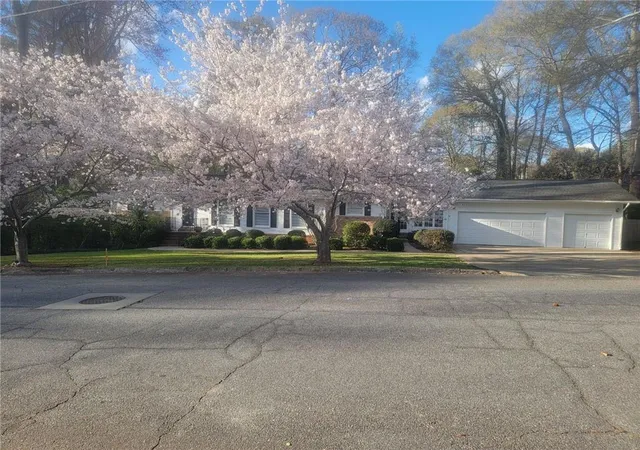 Photo 2 of Single family home for sale at 2637 Sunny Ln Se, Marietta, GA 30067 | MLS# 7789539 | Listing updated on 2026-08-06