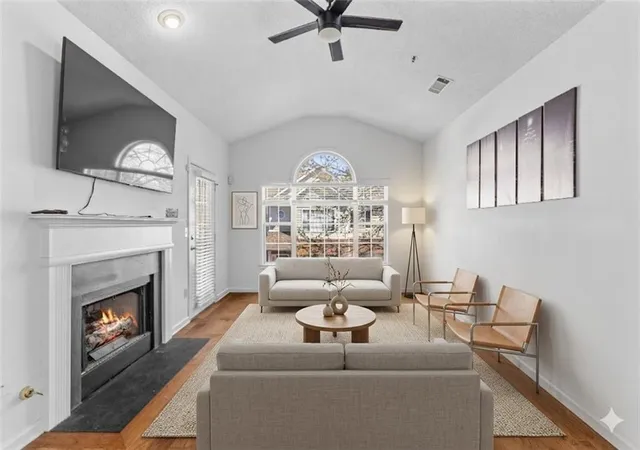 Photo 2 of Condo for sale at 310 Spring Hts Ln Se #3310, Smyrna, GA 30080 | MLS# 7735755 | Listing updated on 2026-08-19