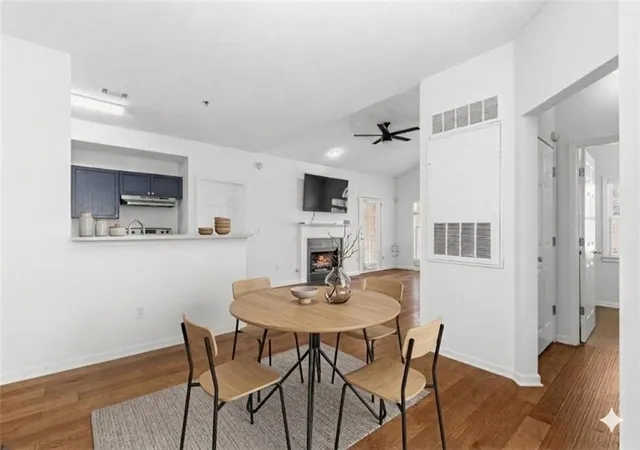 Photo 3 of Condo for sale at 310 Spring Hts Ln Se #3310, Smyrna, GA 30080 | MLS# 7735755 | Listing updated on 2026-08-19