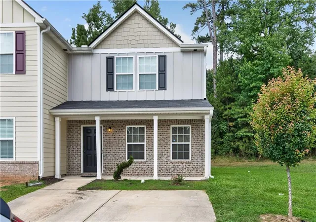 Photo 2 of Townhouse for sale at 2568 Piering Dr, Lithonia, GA 30038 | MLS# 7829418 | Listing updated on 2026-09-20