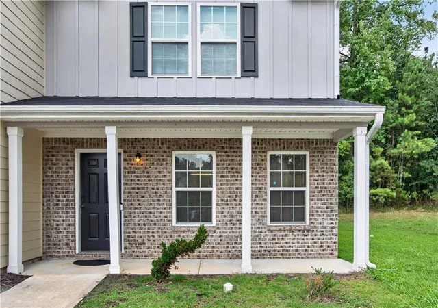 Photo 3 of Townhouse for sale at 2568 Piering Dr, Lithonia, GA 30038 | MLS# 7829418 | Listing updated on 2026-09-20