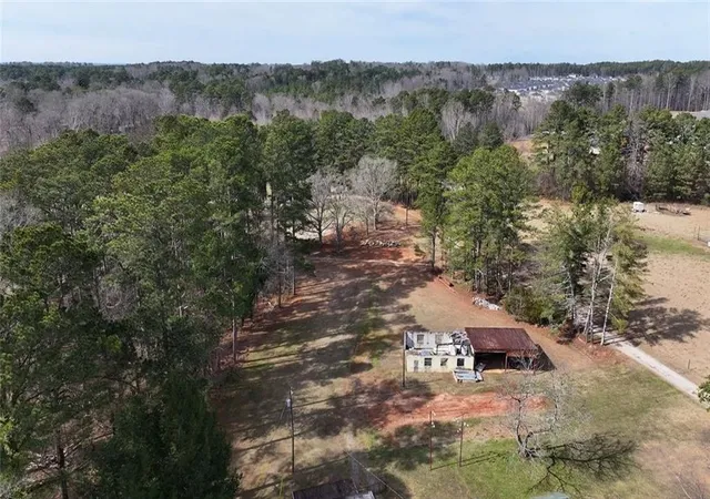 Photo 4 of Single family home for sale at 7275 Bishop Rd, Fairburn, GA 30213 | MLS# 7668619 | Listing updated on 2026-10-11