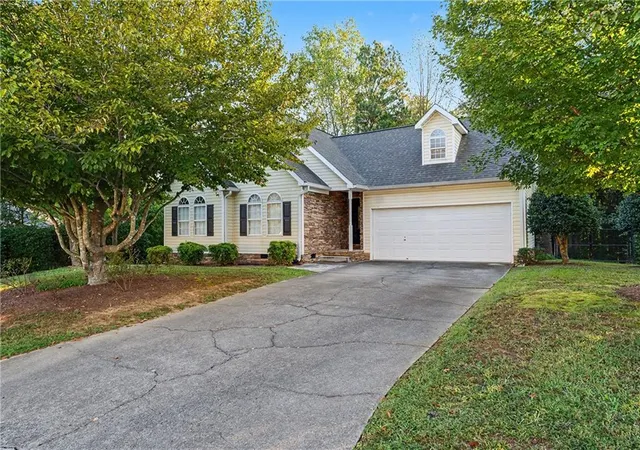Photo 1 of Sale Pending at 3008 Highgate Ct, Dalton, GA 30721 | MLS# 7855031 | Listing updated on 2026-10-27