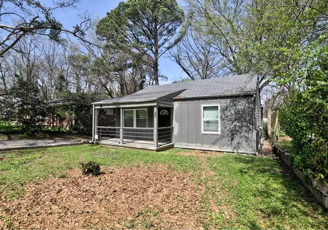 Photo 3 of Single family home for sale at 1427 Eason St NW, Atlanta, GA 30314 | MLS# 7735108 | Listing updated on 2026-08-10