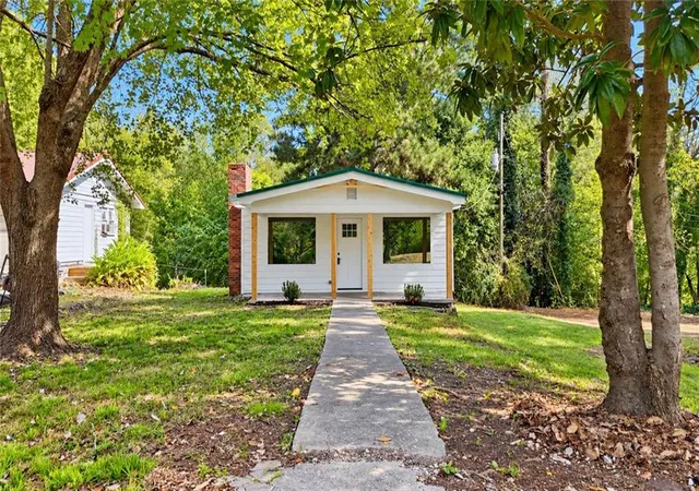 Photo 1 of Single family home for sale at 1051 Cavender Rd Se, Dalton, GA 30721 | MLS# 7855868 | Listing updated on 2026-10-21