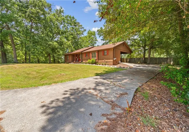 Photo 3 of Sale Pending at 234 Chiefvan Ter Ne, Calhoun, GA 30701 | MLS# 7796166 | Listing updated on 2026-10-05