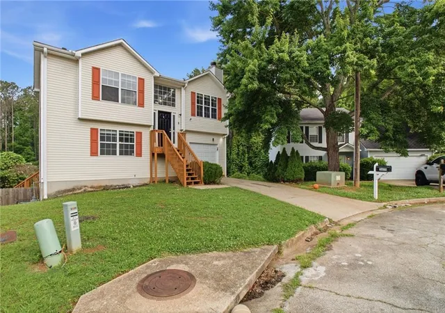 3rd image of 5855 Crescent Ridge Ct, Lithonia, GA 30058 | MLS# 7774414