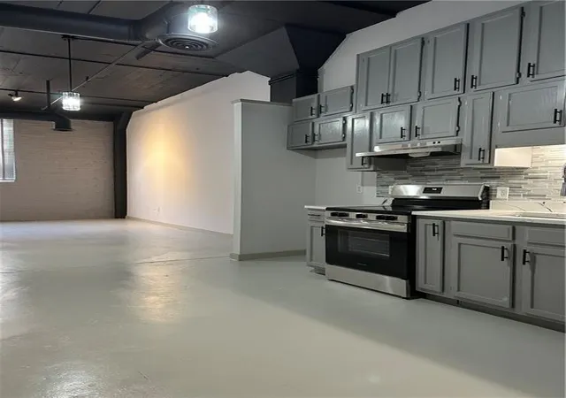 Listing Photo 3 - Condo for sale in building located at 172 Haynes St Sw, Atlanta, GA 30313 - Unit #102
