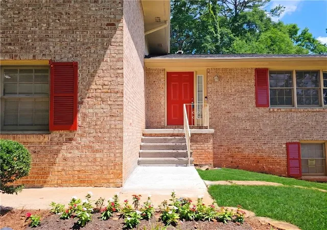 Photo 2 of Sale Pending at 4828 Scotland Dr, Stone Mountain, GA 30088 | MLS# 7795700 | Listing updated on 2026-10-05