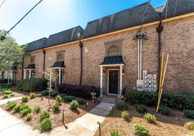 2nd image of 6980 Roswell Rd #D6, Atlanta, GA 30328 | MLS# 7759007