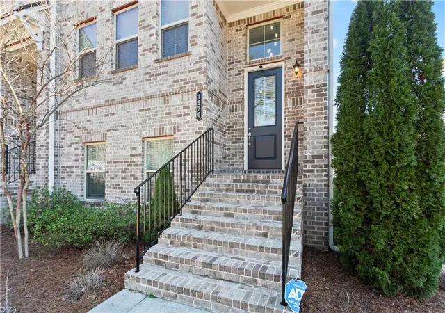 2nd image of 1970 Devonwood Dr, Atlanta, GA 30329 | MLS# 7727702