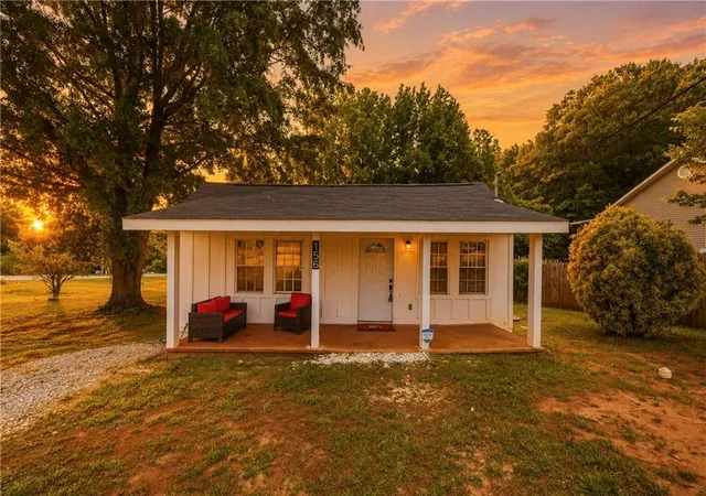 Homes for sale in Commerce, GA | 156 Pine Ave, Commerce, GA 30529 | MLS# 7779415