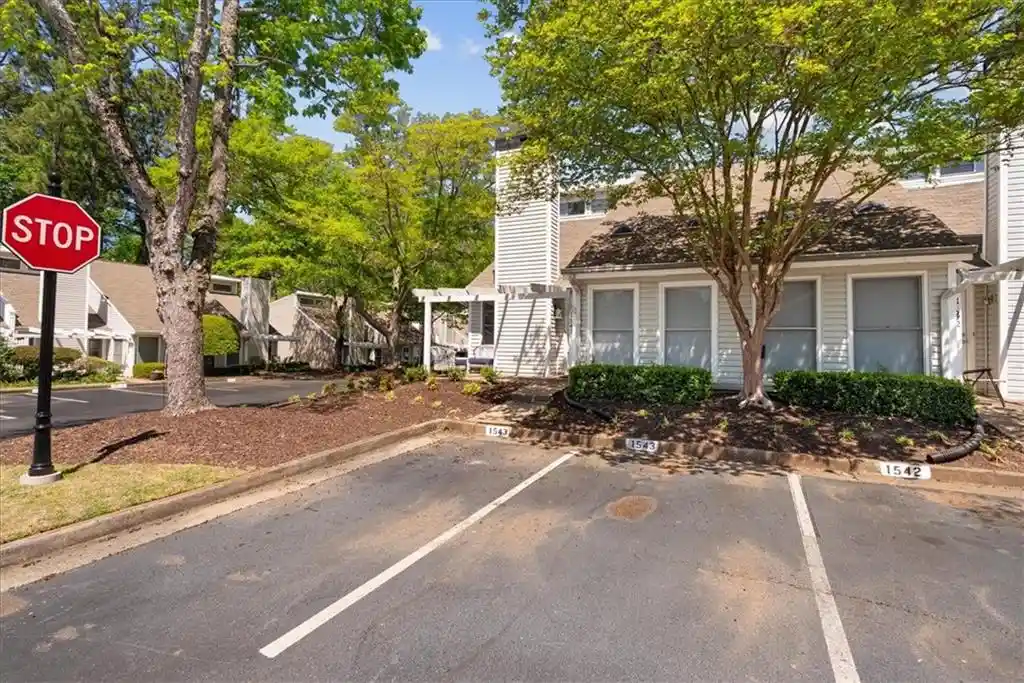 Listing Photo 2 - Condo for sale in 1543 Planters Ridge Ln located at 1543 Planters Ridge Ln, Alpharetta, GA 30004 - Unit 1543 Planters Ridge Ln